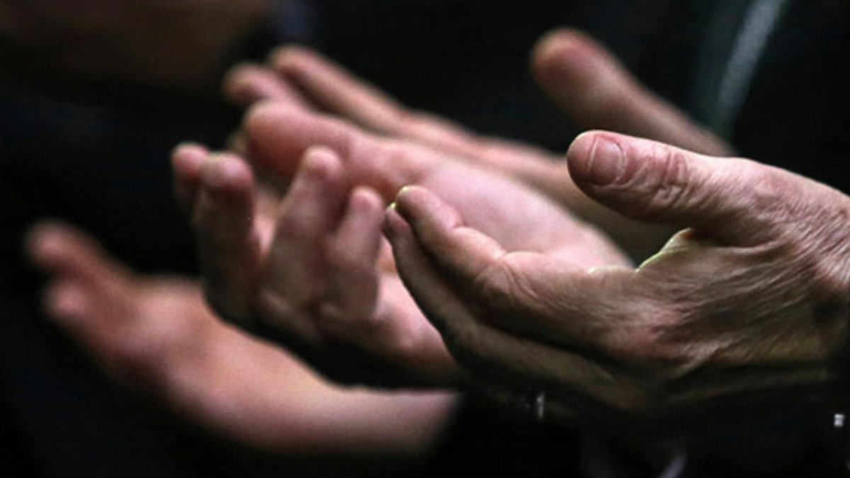 PRAY,REFUGEES