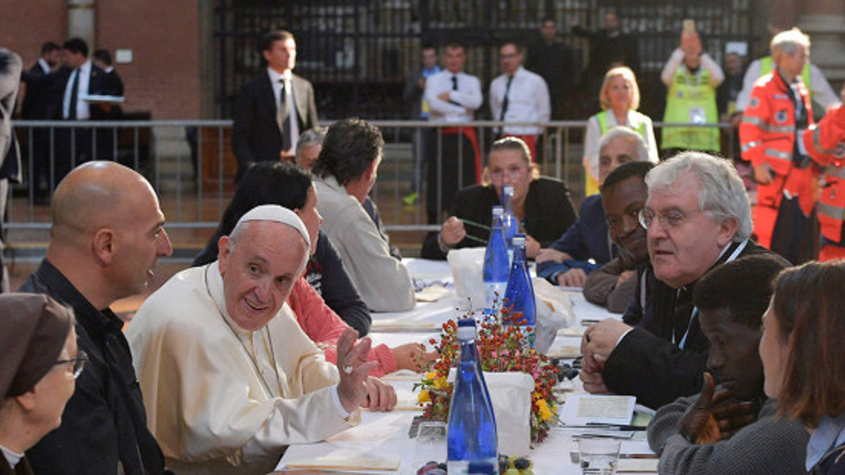 web-pope-francis-poor-meal-san-petronio-000_sz8f9-ho-osservatore-romano-afp-ai.jpg w=1200
