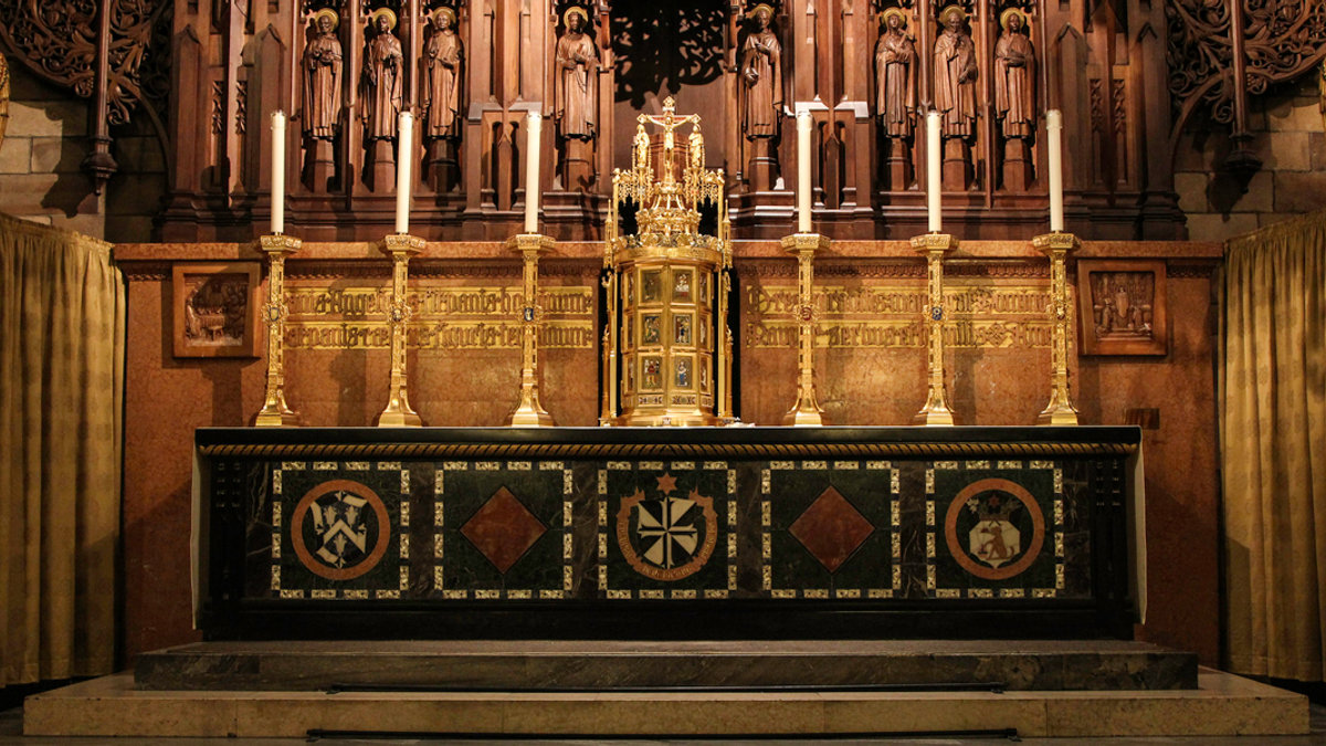 WEB3 ALTAR TABERNACLE JESUS EUCHARIST CHURCH LITURGY MASS Fr. Lawrence Lew OP CC BY-NC-ND 2.0