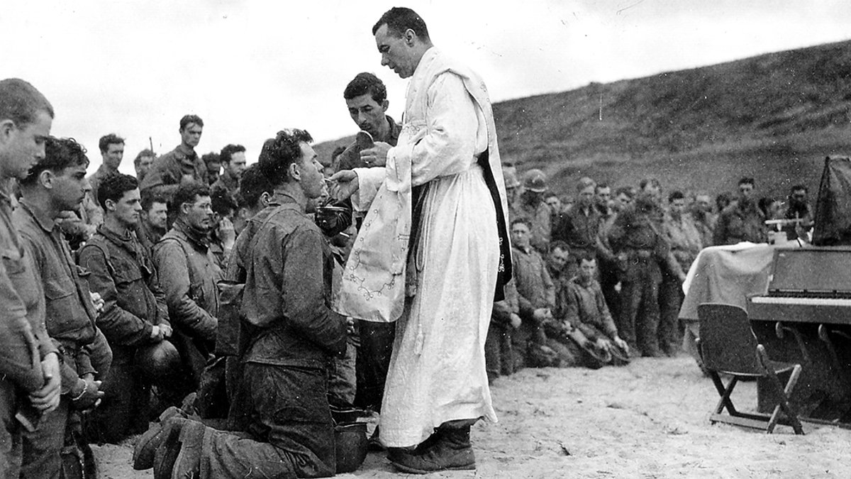 WEB3-FATHER-MCGOVERN-FRANCE-NORMANDY-BEACH-D-DAY-Public-Domain-US-Army-Signal-Corps