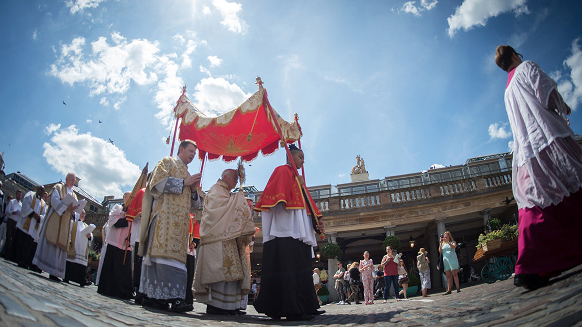 ENGLAND,EUCHARIST,CORPUS CHRISTI