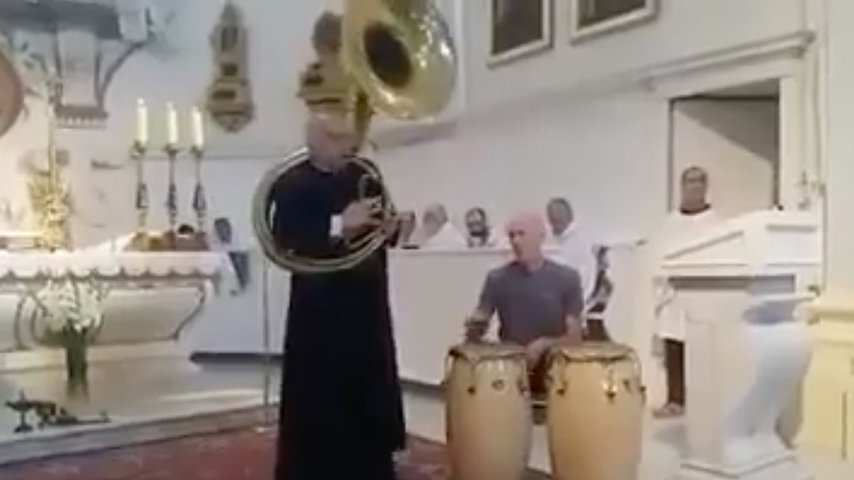 Suzafon_ksiadz_Kora