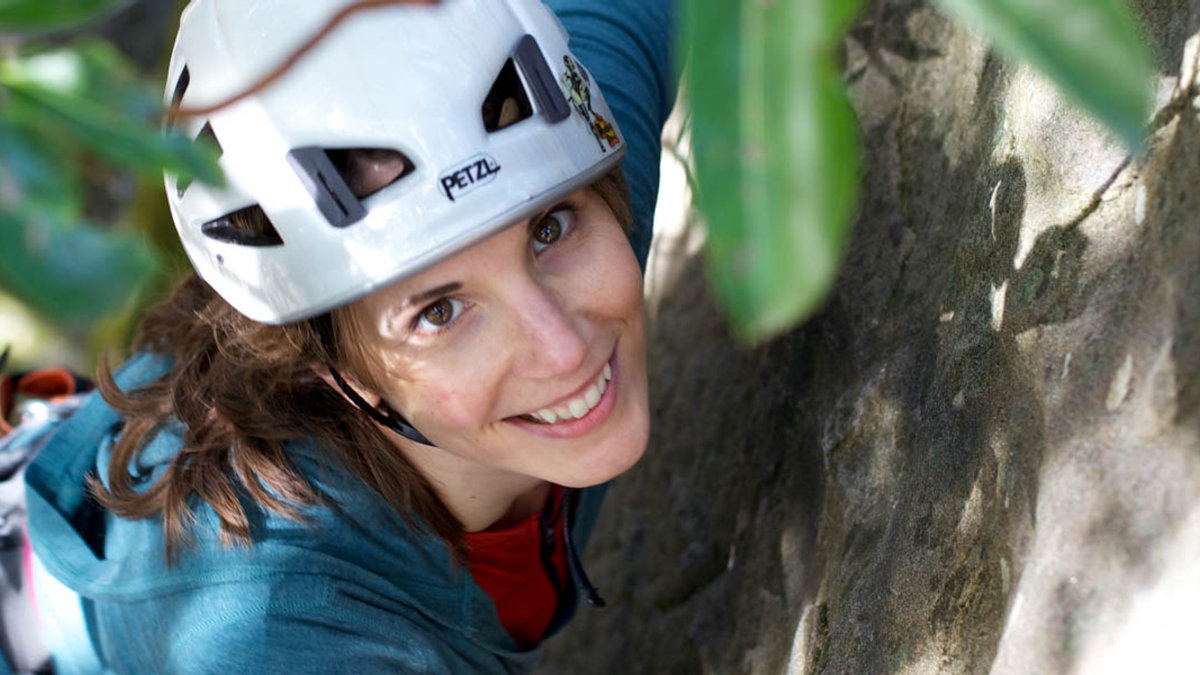 WOMAN,CLIMBING