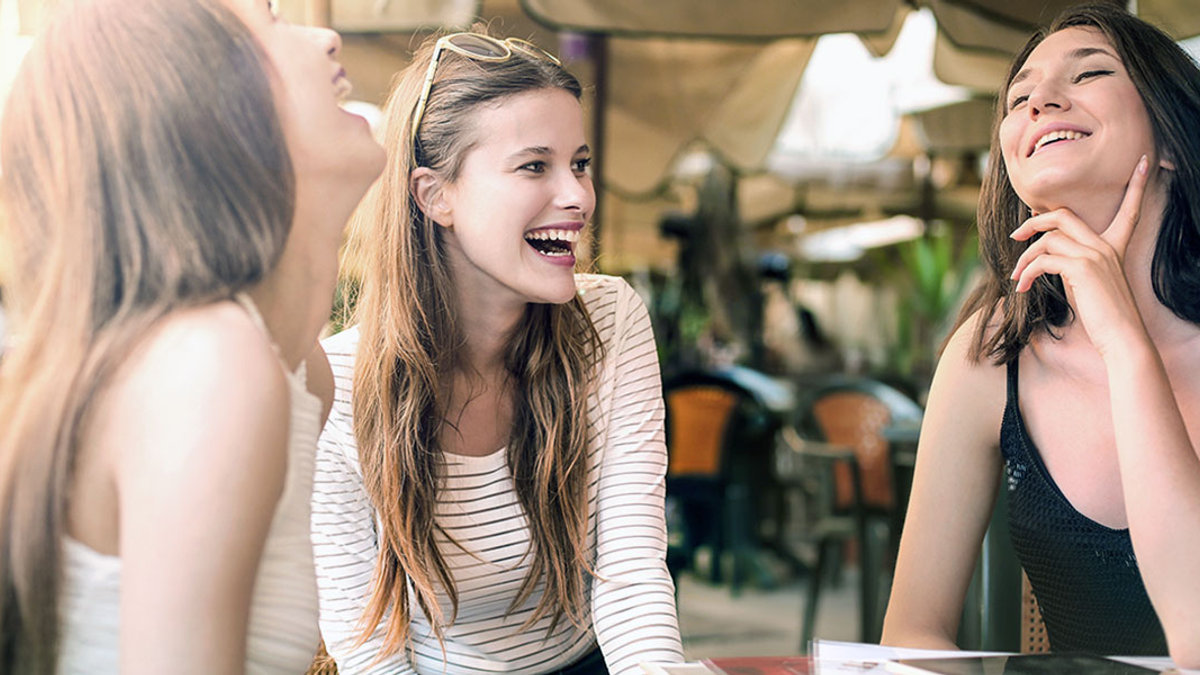 WOMEN CHATTING