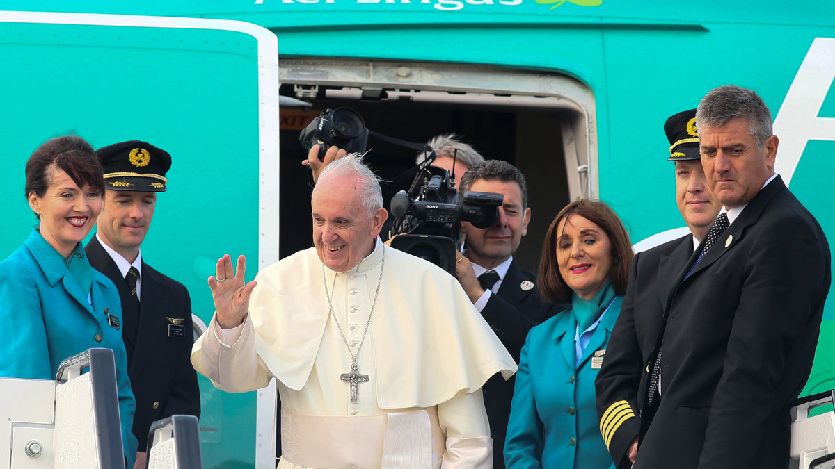 MMWMOF,POPE FRANCIS,AIRPLANE