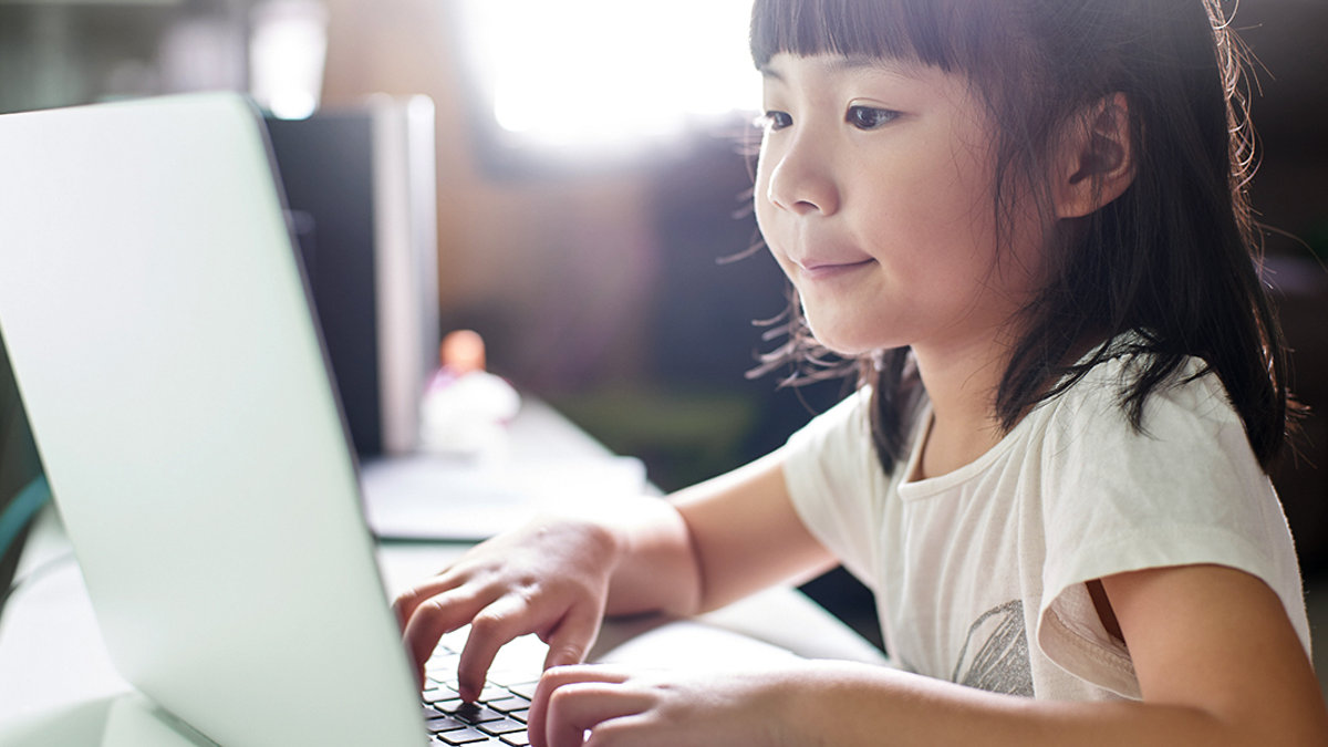 CHILD INTERNET SURFING