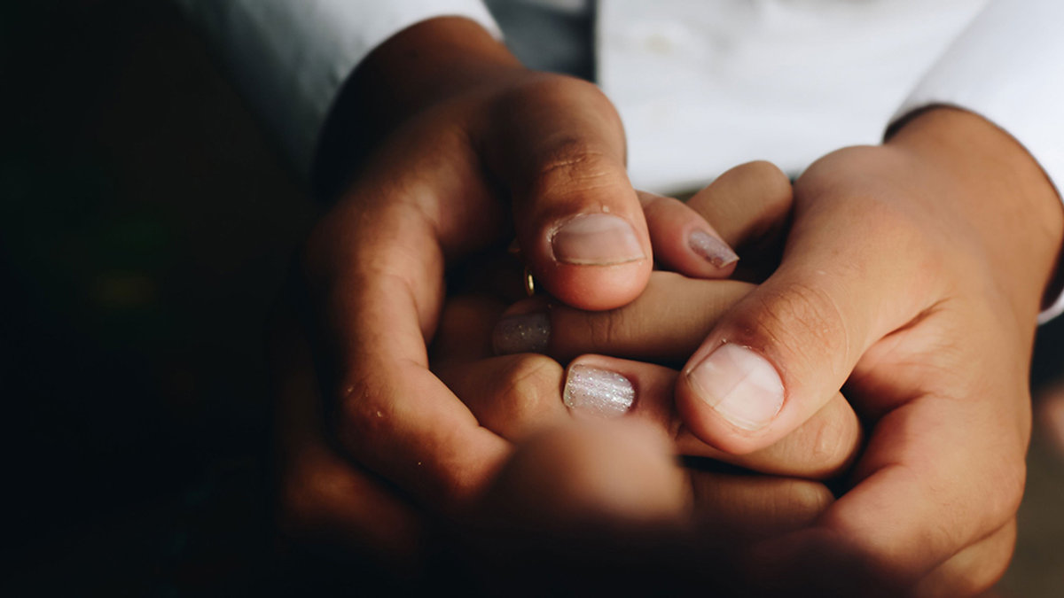 WEB3 HANDS MAN WOMAN PRAYING Matheus Ferrero Unsplash CC0