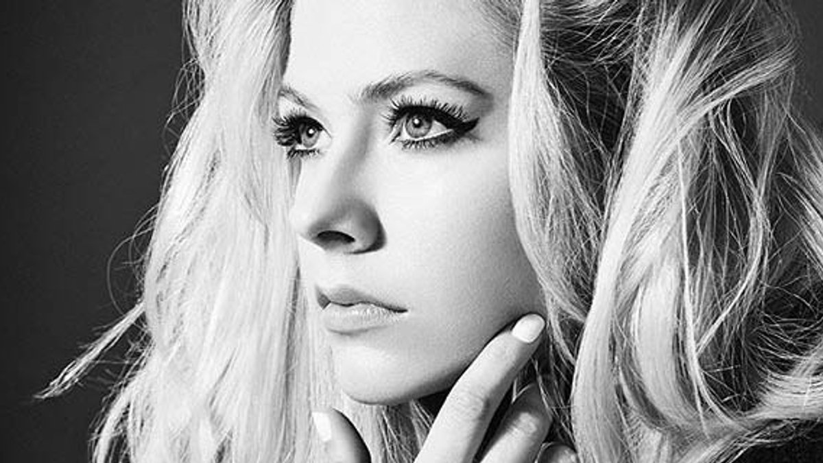 AVRIL LAVIGNE