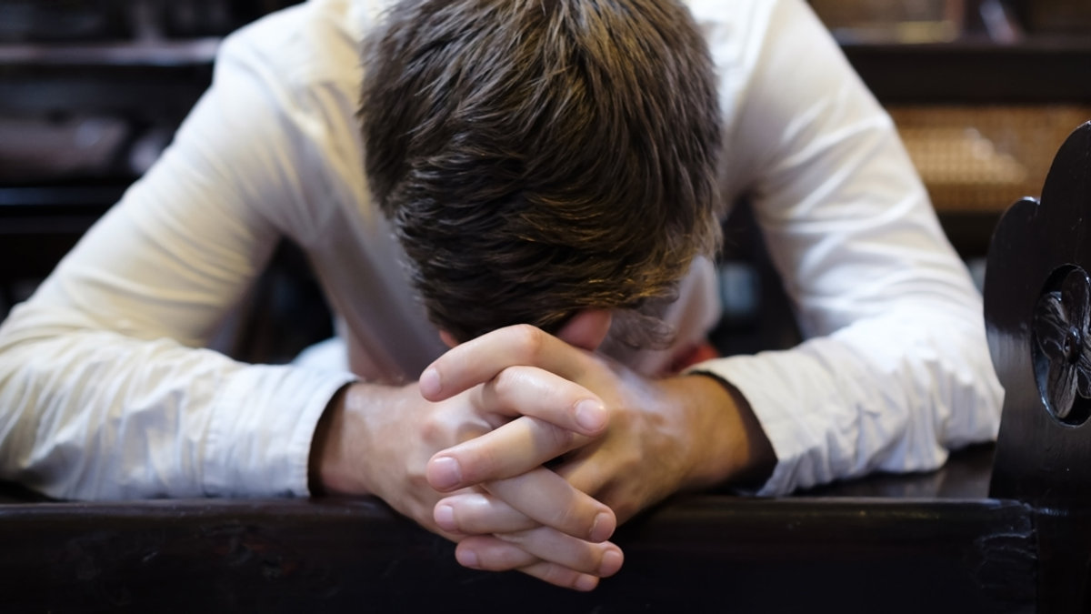 MAN,PRAYING,CHURCH