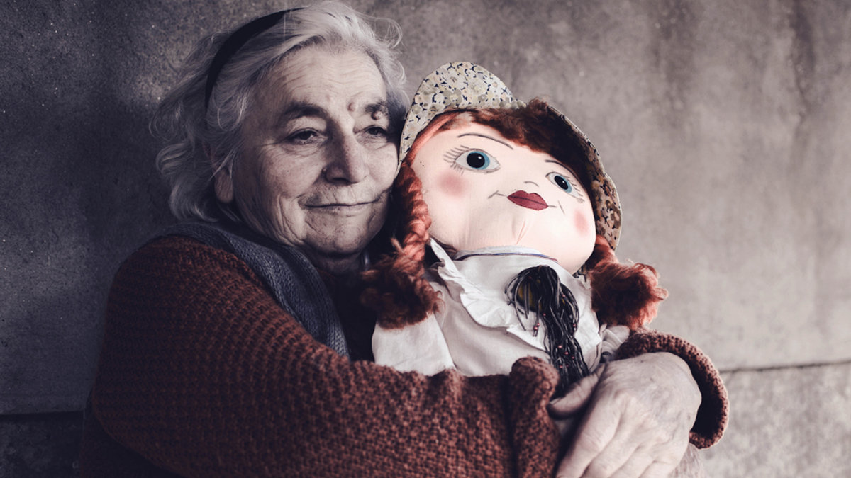 NONNA, BAMBOLA, ABBRACCIO