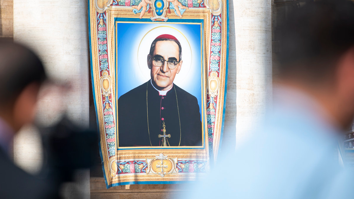 Dom Oscar Romero, um dos bispos católicos assassinados na história recente