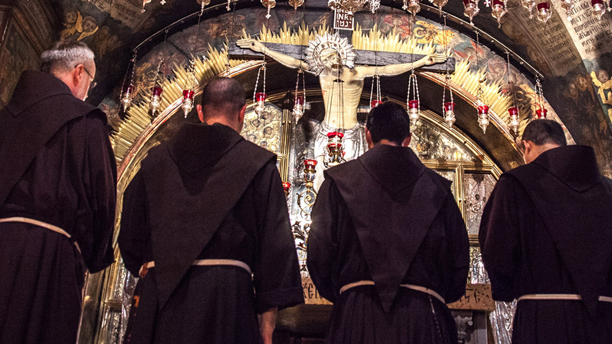 DLACZEGO FRANCISZKANIE MAJĄ BRĄZOWY HABIT