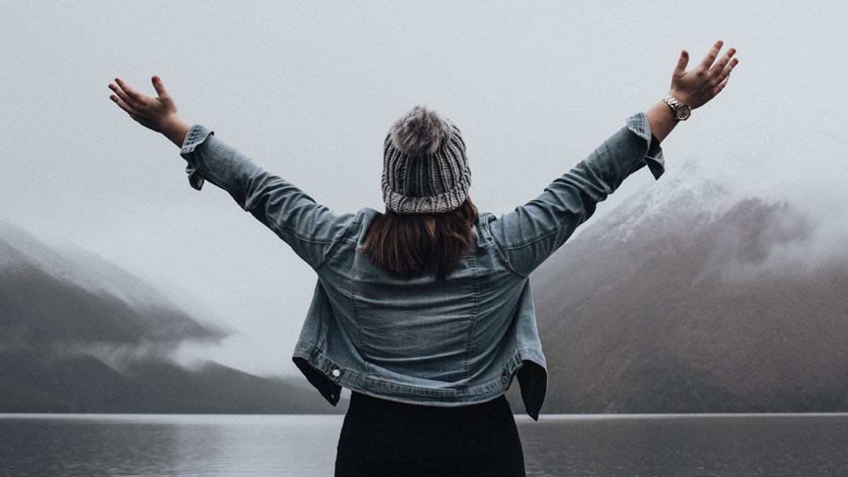 WOMAN,TRAVEL