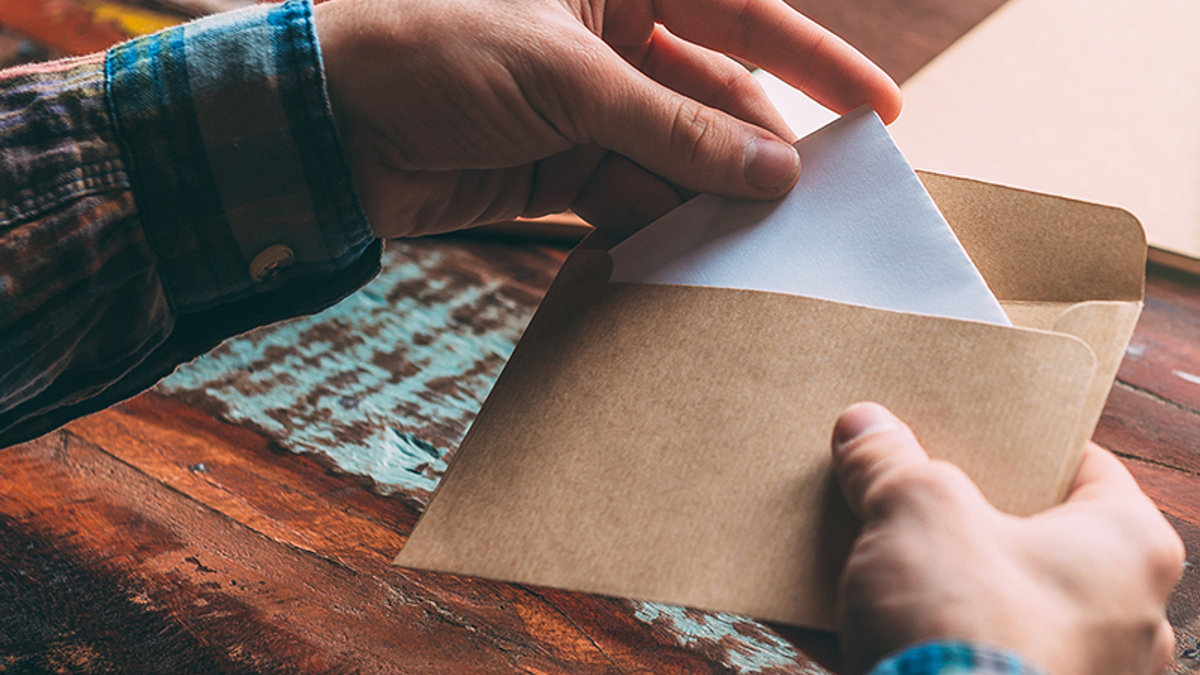 web3-hand-envelope-open-letter-shutterstock_364882028-e1555328905259.jpg