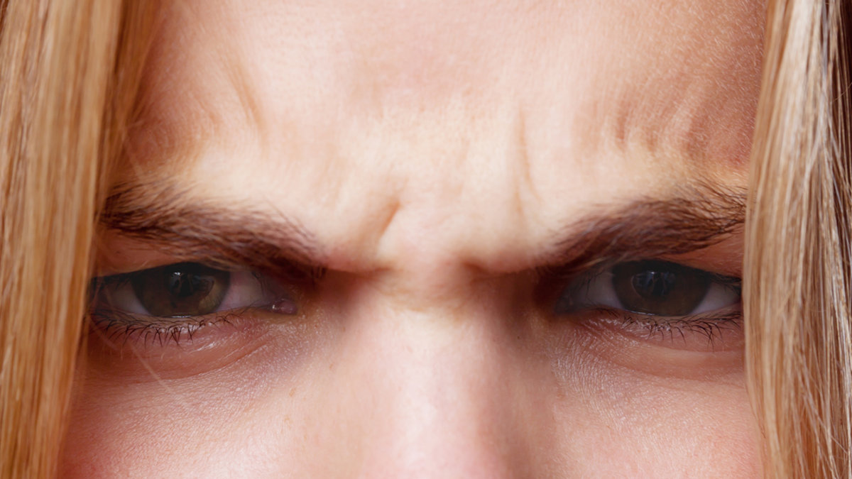 WOMAN,ANGRY,EYES