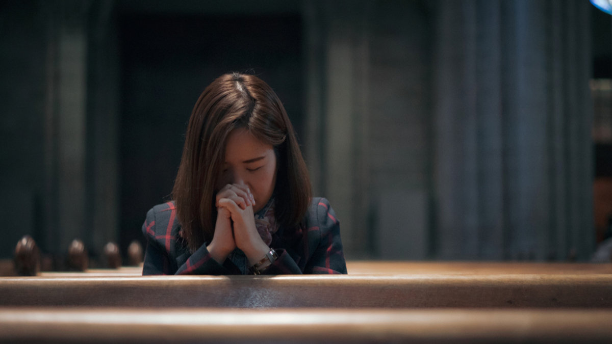 WOMAN PRAY