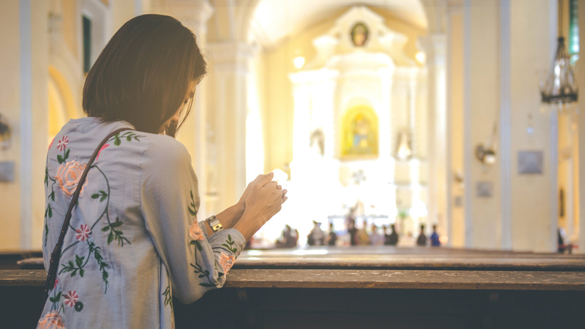 WOMAN,PRAYER,MASS