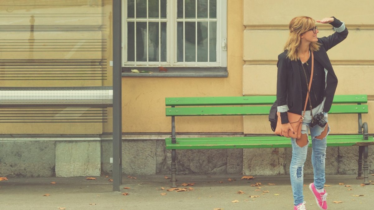 RAGAZZA, BUS, ATTESA