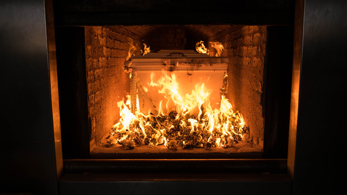 cremation-shutterstock_558795763