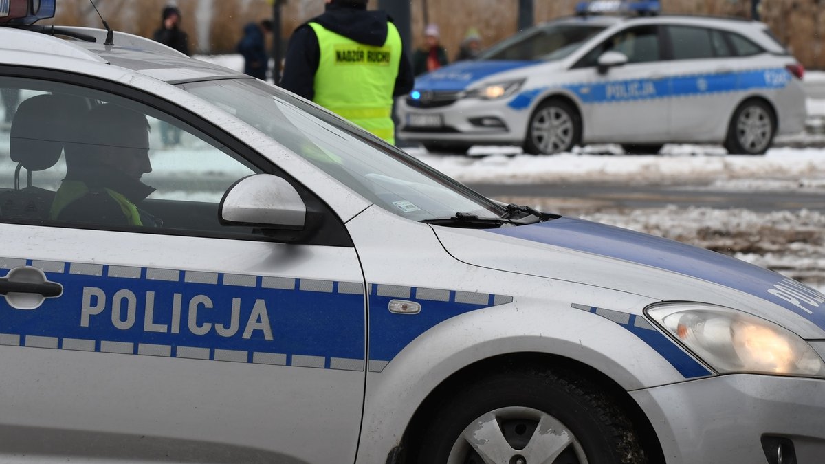 Drogówka nie wlepia tylko mandatów! Policjant uratował czterolatka oraz jego ojca