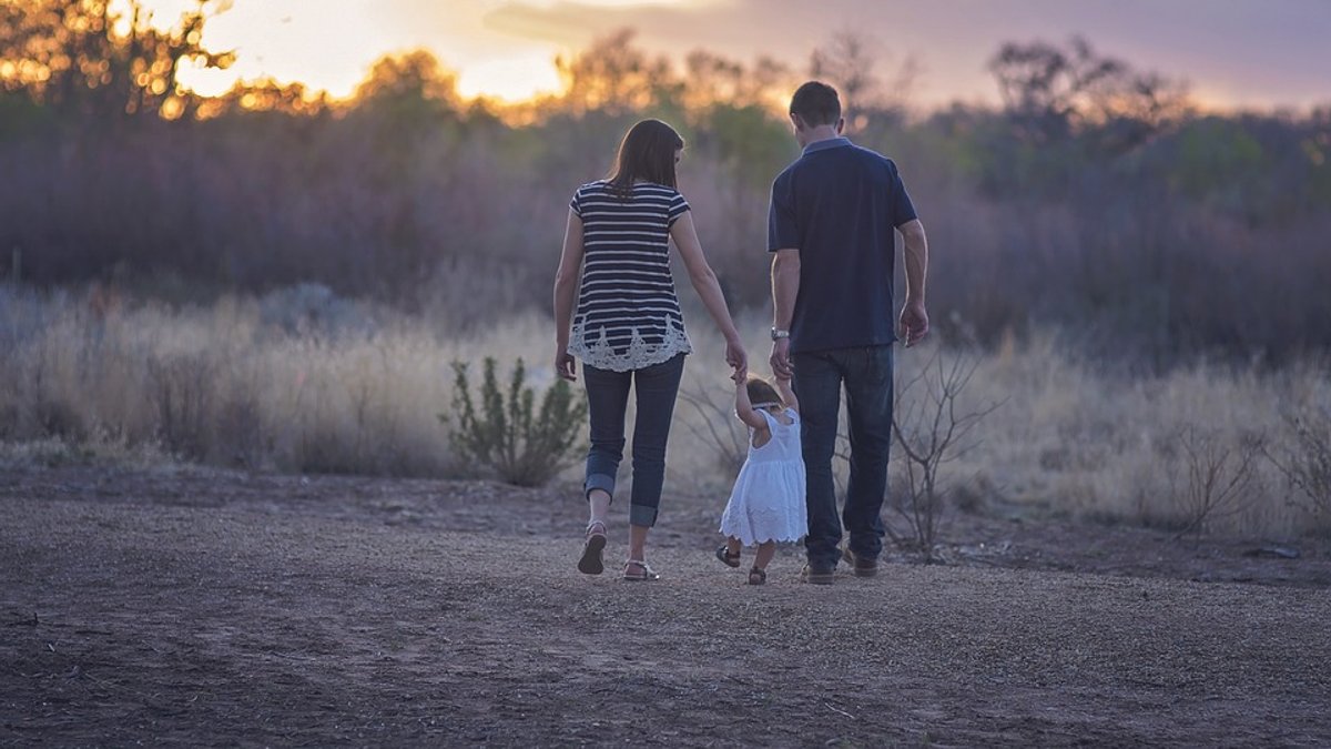 family-2485714_960_720