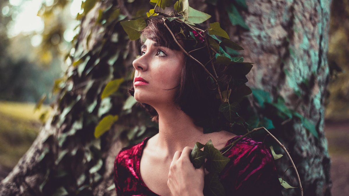 WOMAN;TREE;NATURE;