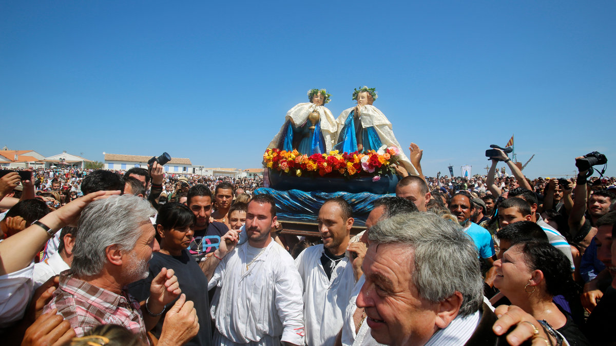 Pèlerinage des Saintes-Maries-de-la-Mer, procession de Marie Jacobé et Marie Salomé
