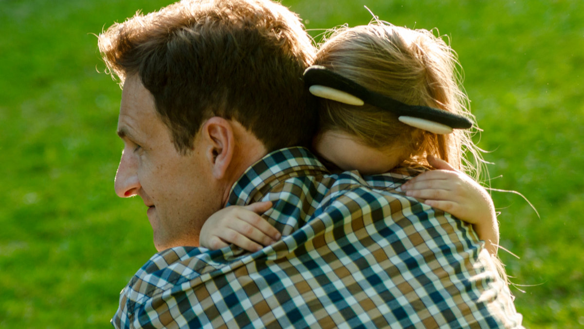 GIRL, HUG, DAD
