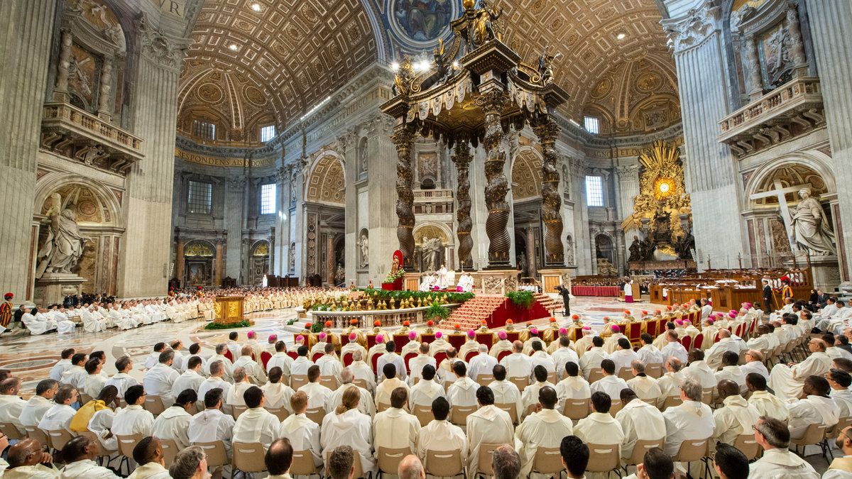 am041819-pope-francis-holy-mass-chrism-antoine-mekary-am__1165.jpg