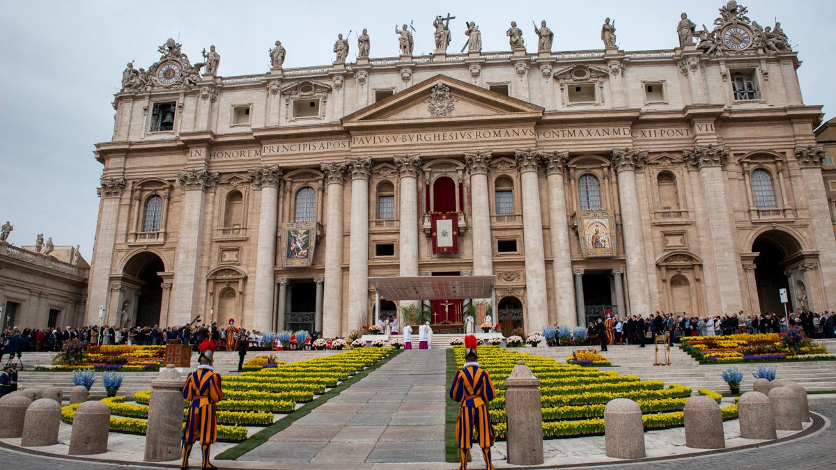 POPE EASTER HOLY MASS SUNDAY