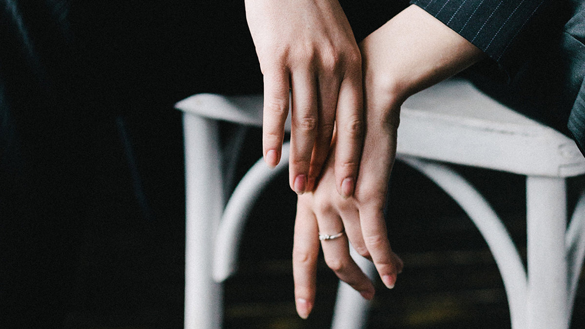 web3-woman-hands-shadow-darkness-darya-ezerskaya-unsplash-cc0