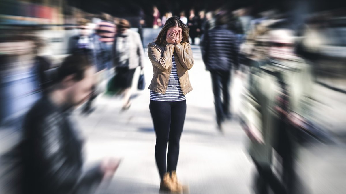 web3-woman-panic-attack-street-e1556015379207.jpg