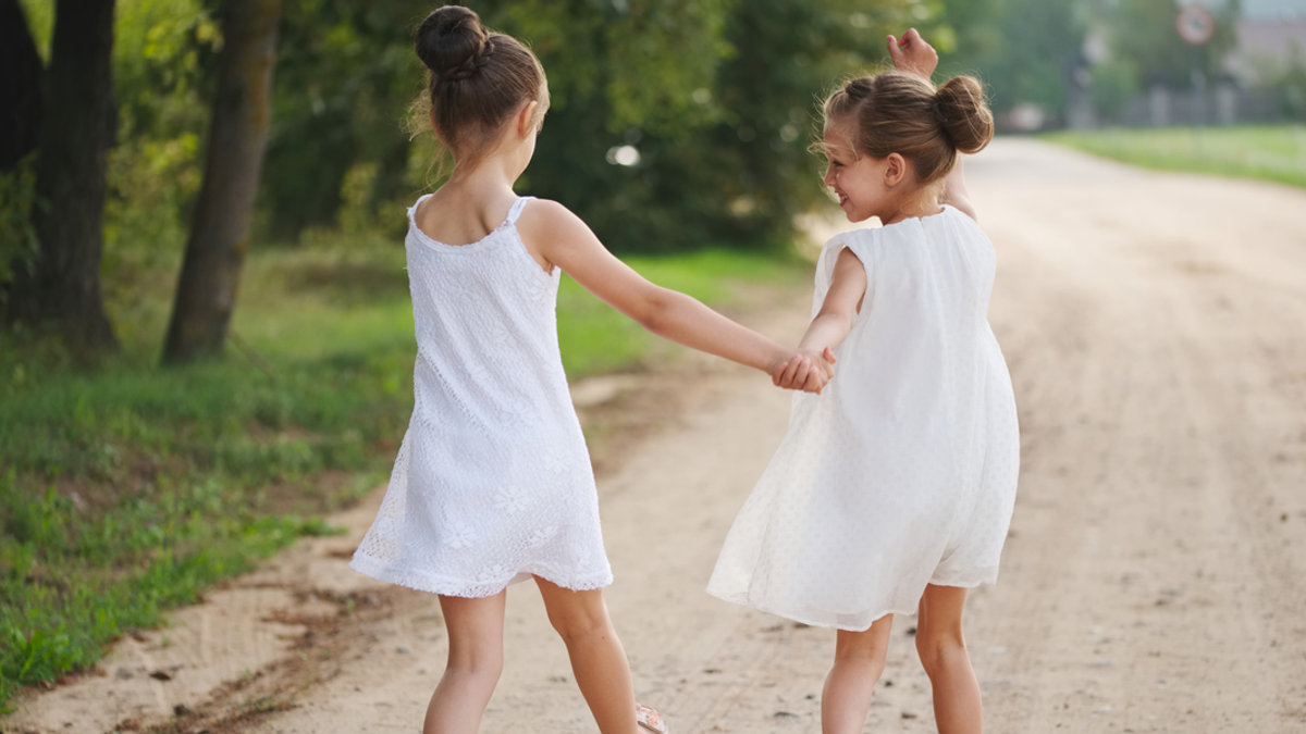 CHIDHOOD; FRIENDSHIP