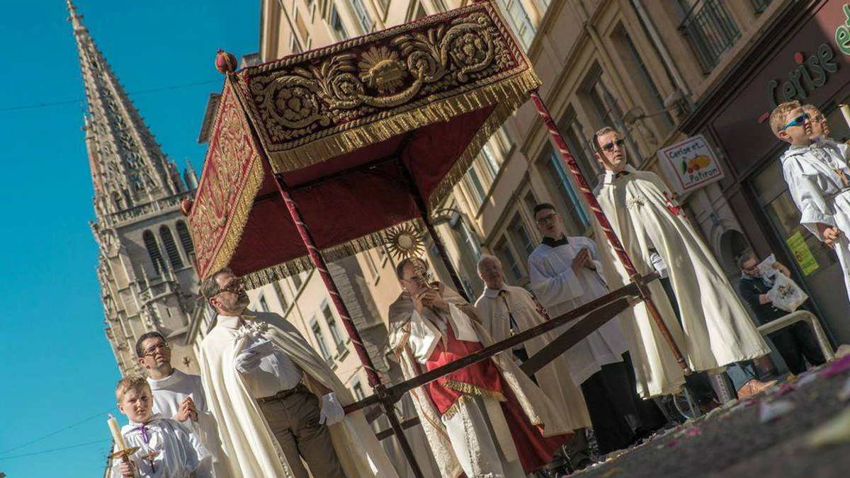 fete-dieu-lyon.jpg