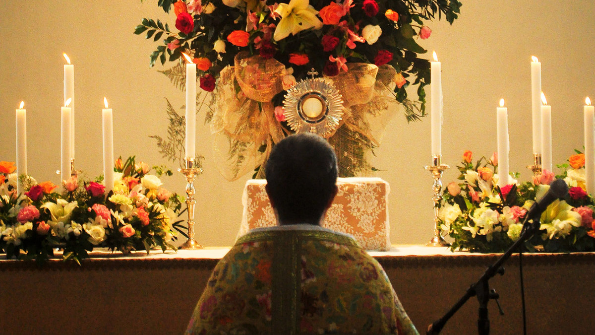 web-eucharist-adoration-church-ace-bonita-cc.jpg