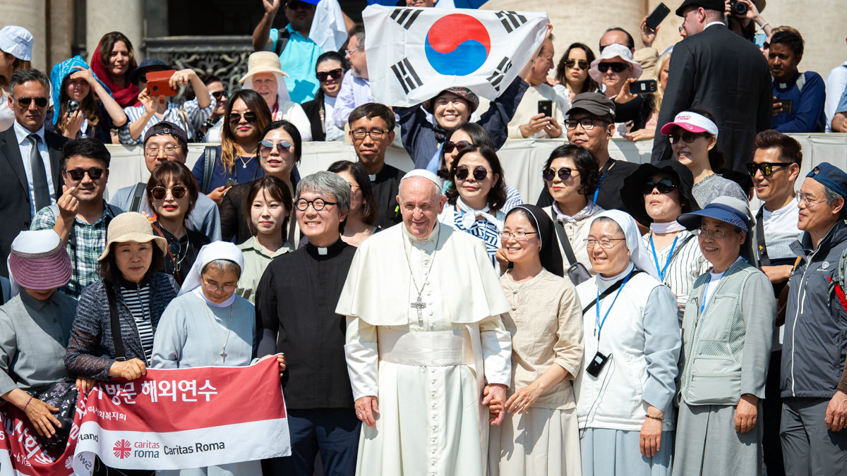 POPE AUDIENCE JUNE 05