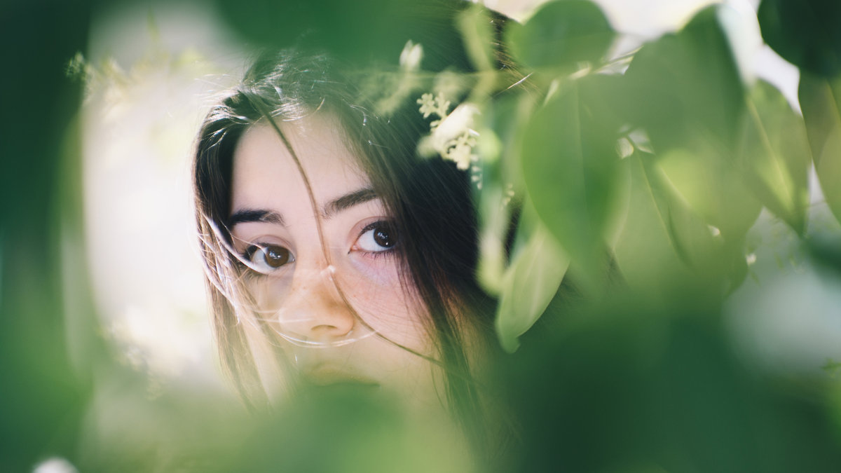 web2-beautiful-teenage-girl-relaxed-looking-through-the-grass-with-fresh-look-shutterstock_1126691099.jpg