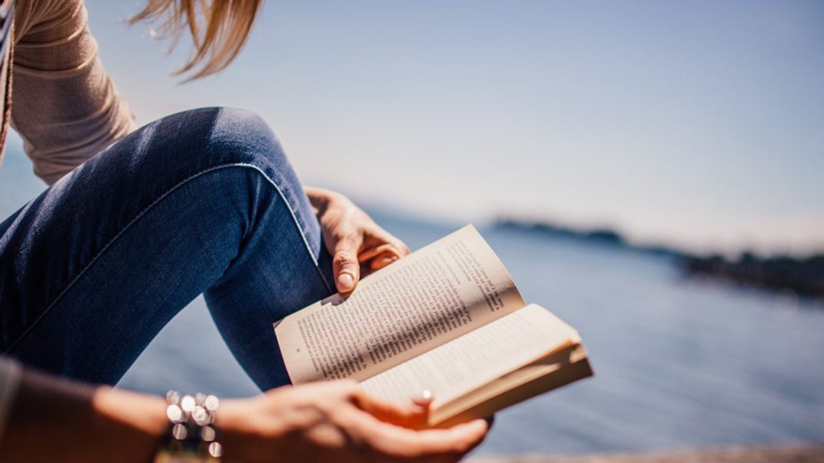 WOMAN, READING, SEA