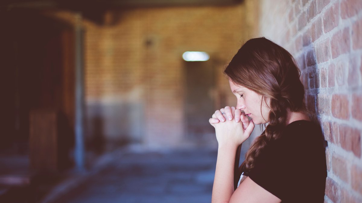 web3-woman-praying-faith.jpg