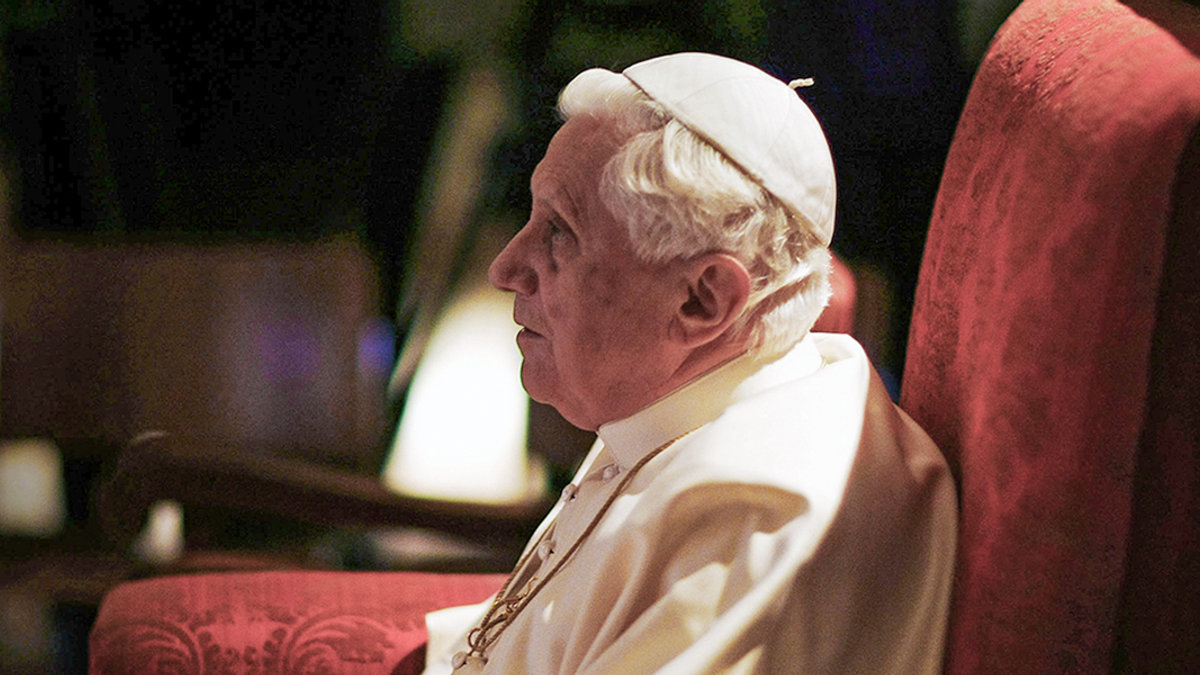Papa Bento XVI renuncia ao pontificado