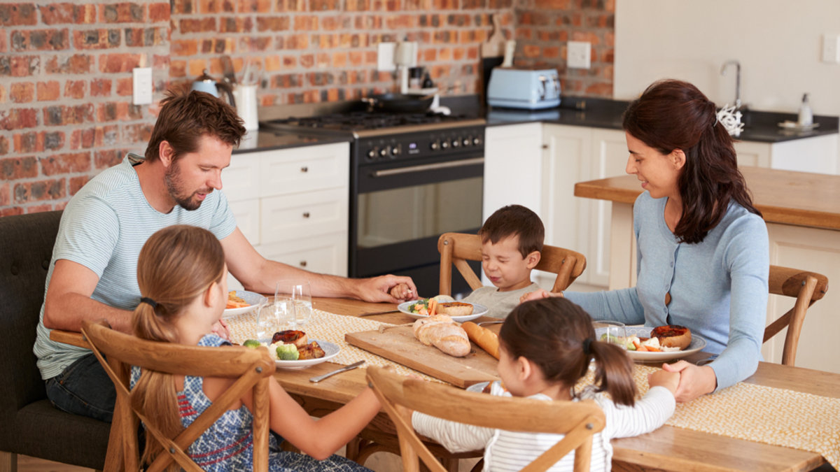 Family-Praying-Eating