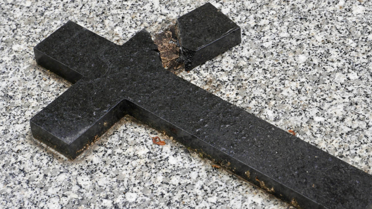 croix cassée