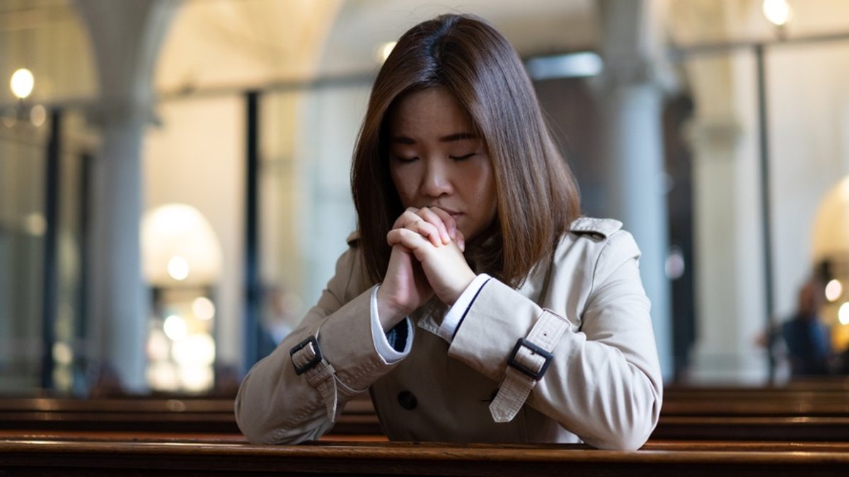 web3-catholic-prayer-mass-woman-church-no-te-eksarunchai-shutterstock.jpg