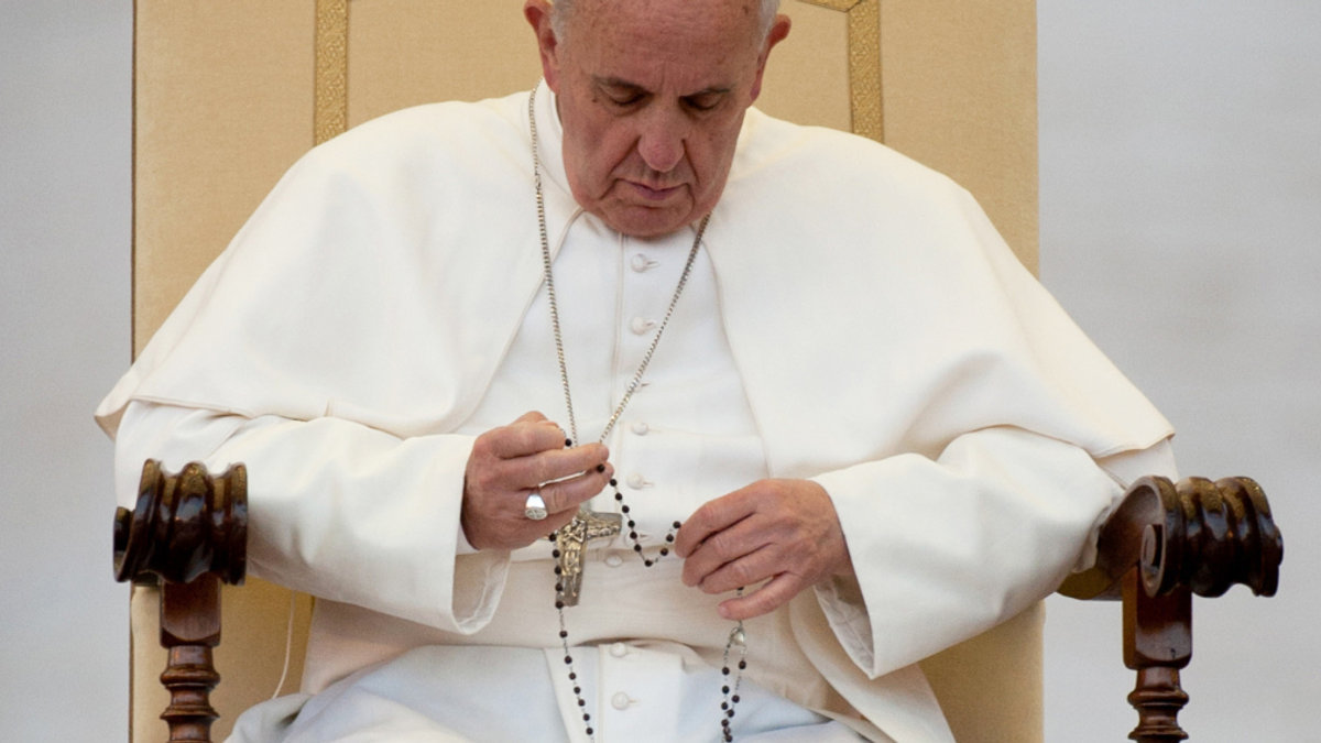web3-pope-francis-audience-rosary-m-miglioratocppciric.jpg