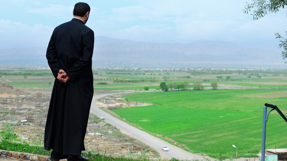 web3-priest-life-offtime-free-relax-contemplate-prepare-connel-shutterstock.jpg