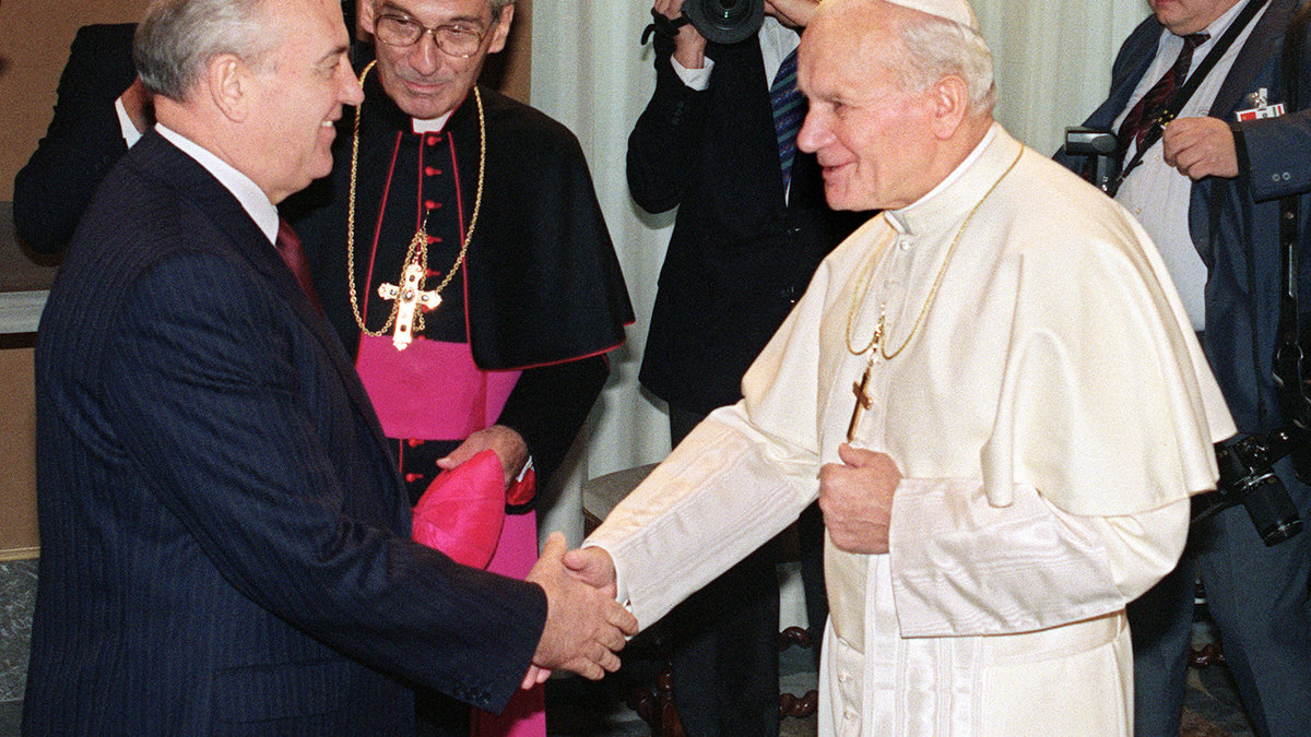 JOHN PAUL II MEET GORBATCHEV