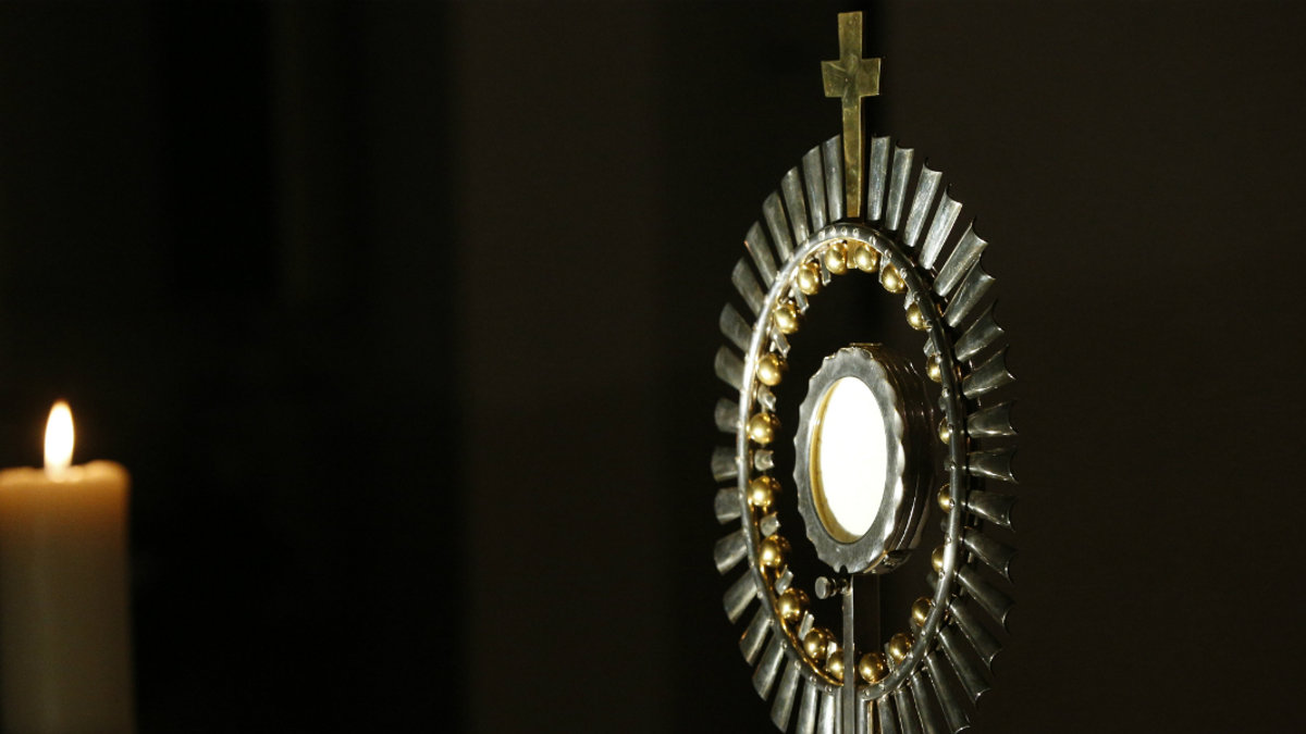 adoration-eucharistique-godong.jpg