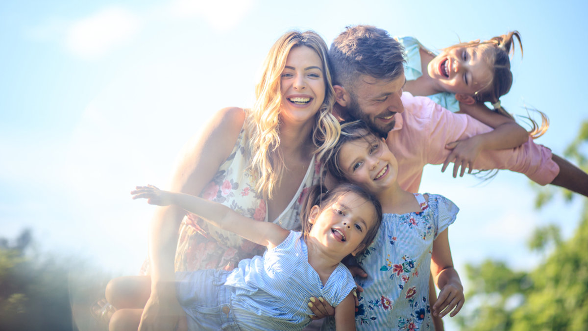 FAMILY, HAPPY, OUTDOOR