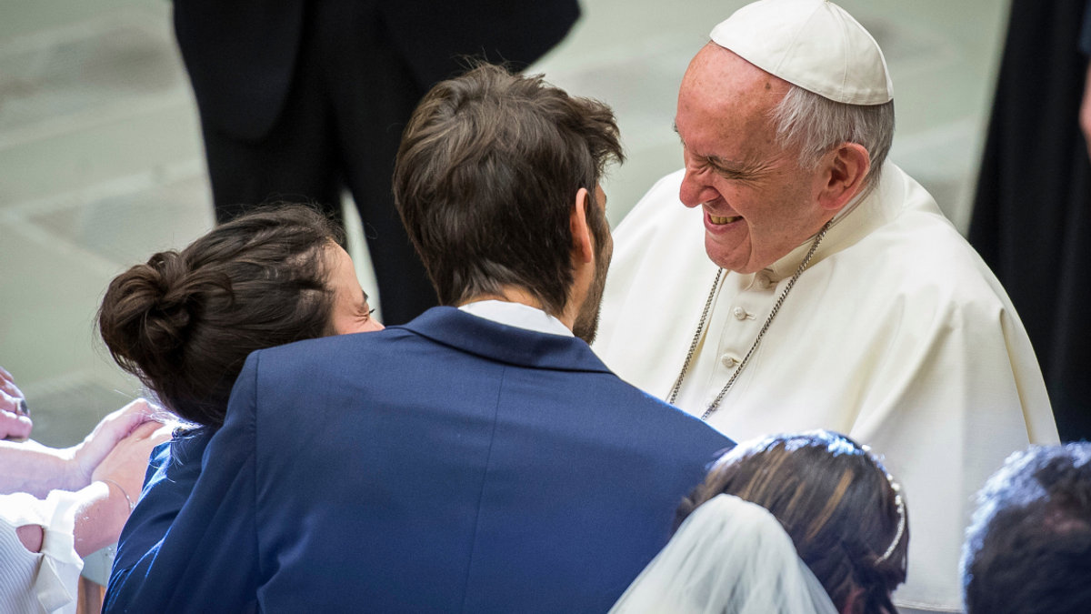web2-pope-francis-potd-wedding-married-couple-laugh-general-audience-antoine-mekary-aleteia.jpg