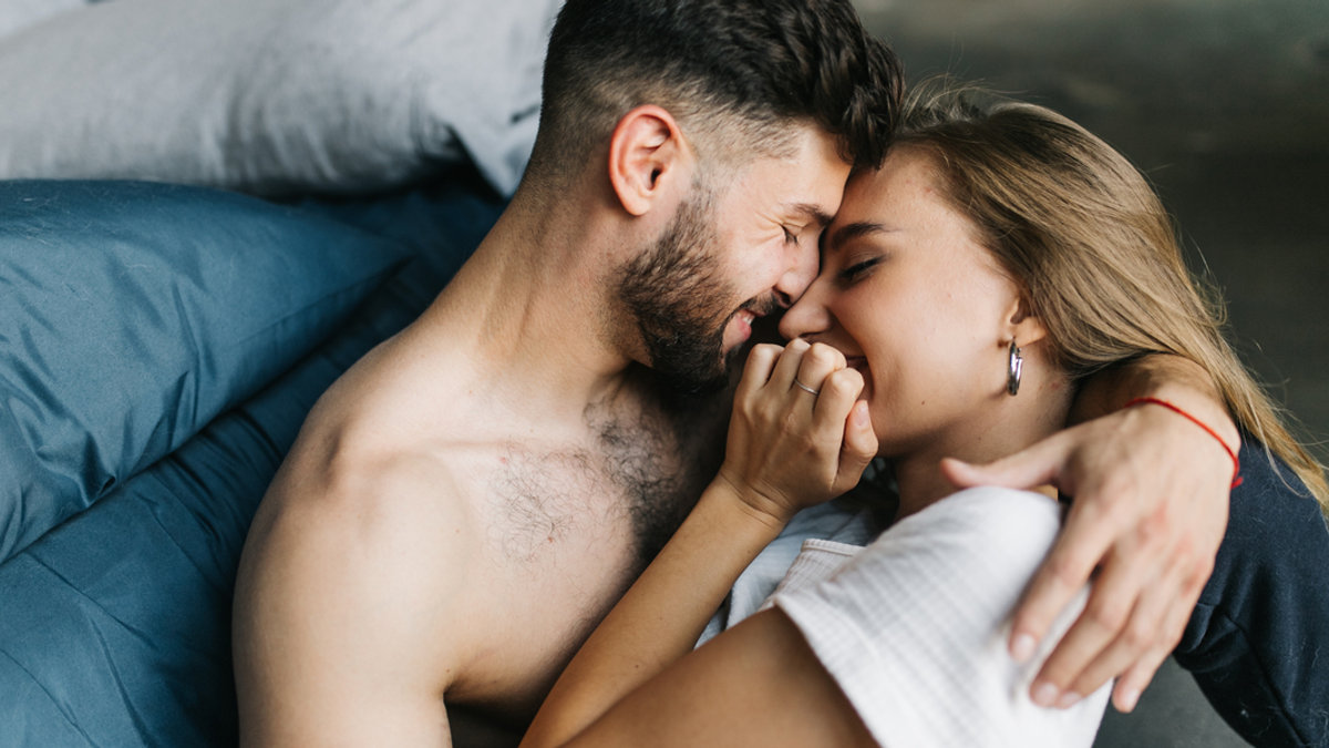 web3-man-woman-love-bed.jpg